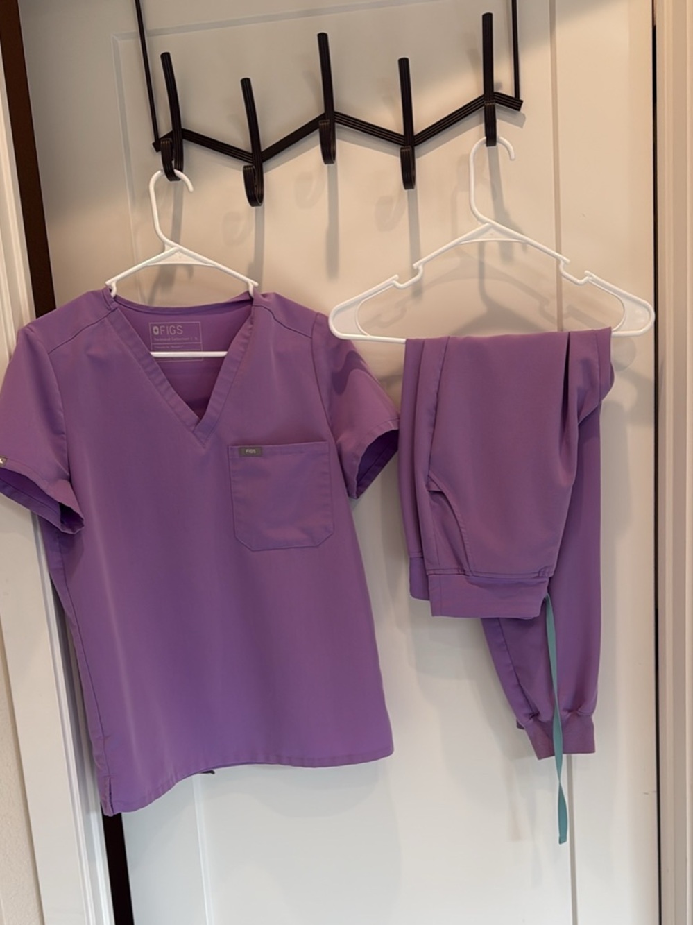 Small FIGS Lavender Scrub Set - V-Neck Top & Drawstring Pants size S/P